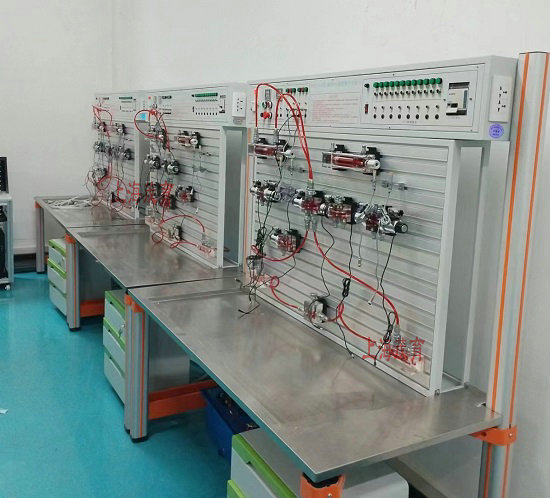 ͸��Һ��PLC���ƽ�